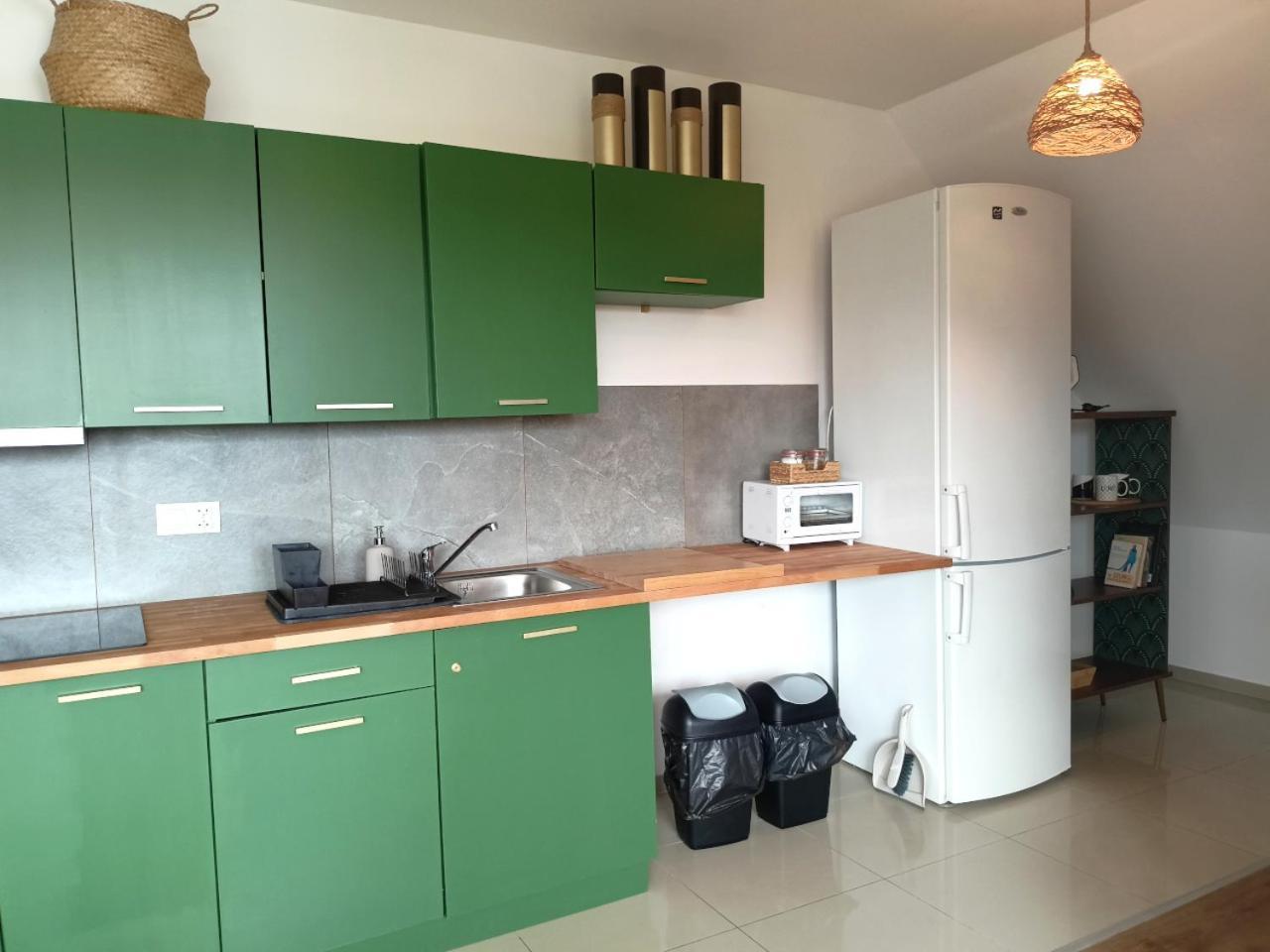 Lemuria Pokoje Hostel Chojnowska A Legnica Ngoại thất bức ảnh