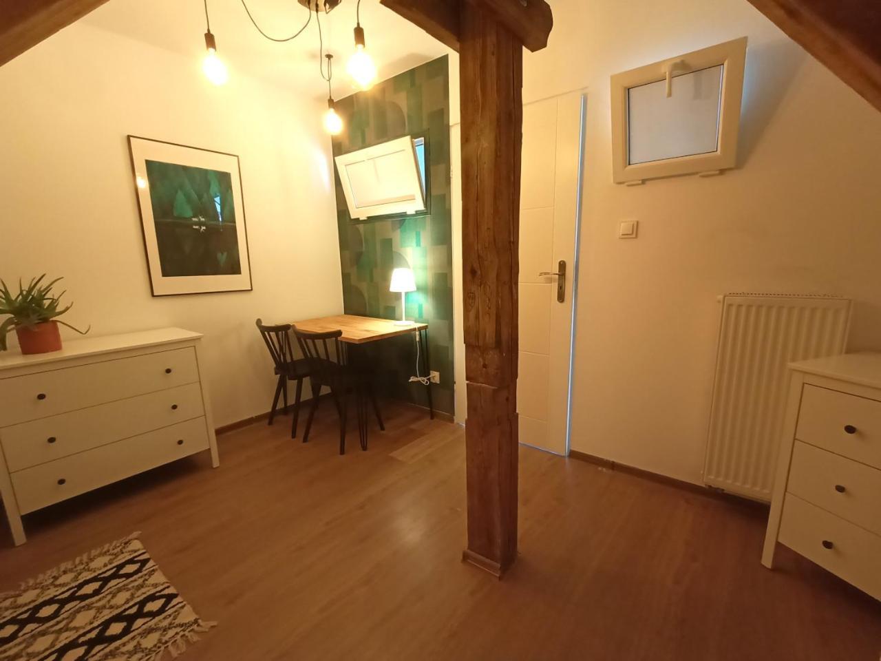 Lemuria Pokoje Hostel Chojnowska A Legnica Ngoại thất bức ảnh