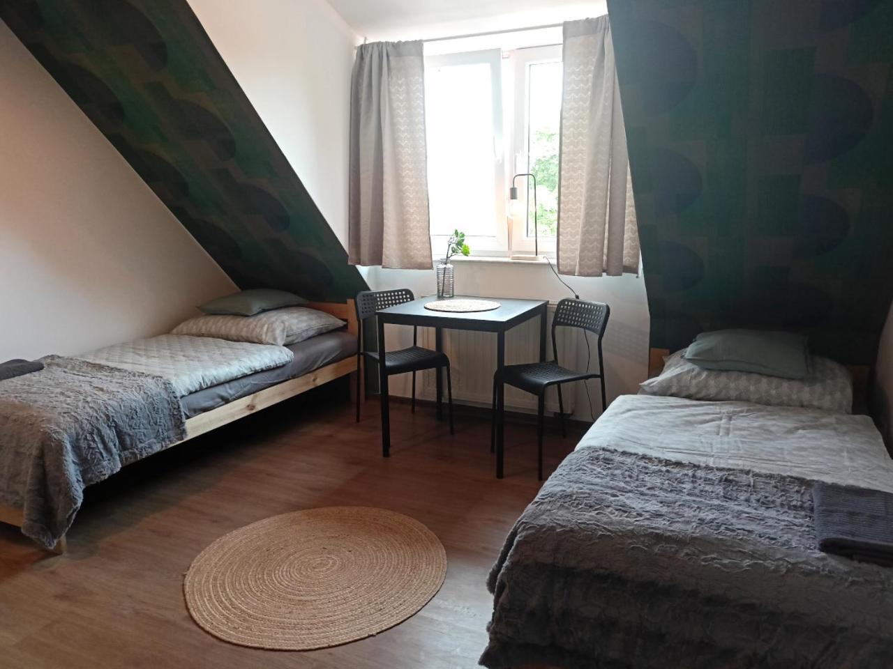 Lemuria Pokoje Hostel Chojnowska A Legnica Ngoại thất bức ảnh