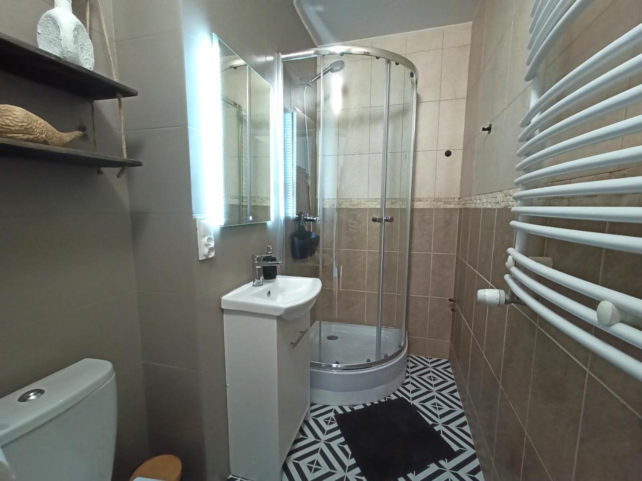 Lemuria Pokoje Hostel Chojnowska A Legnica Ngoại thất bức ảnh