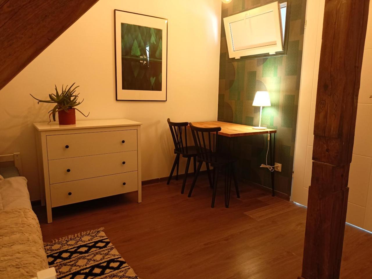Lemuria Pokoje Hostel Chojnowska A Legnica Ngoại thất bức ảnh