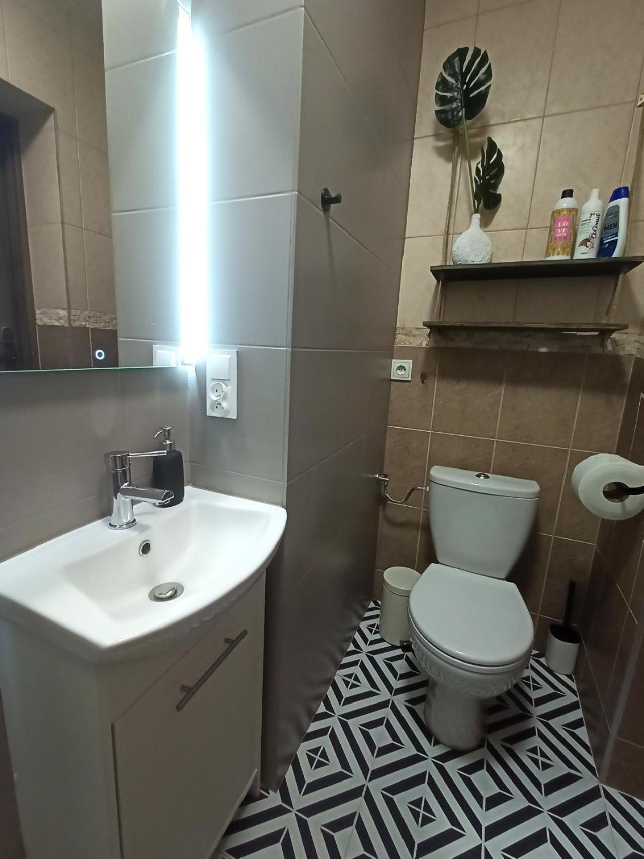 Lemuria Pokoje Hostel Chojnowska A Legnica Ngoại thất bức ảnh
