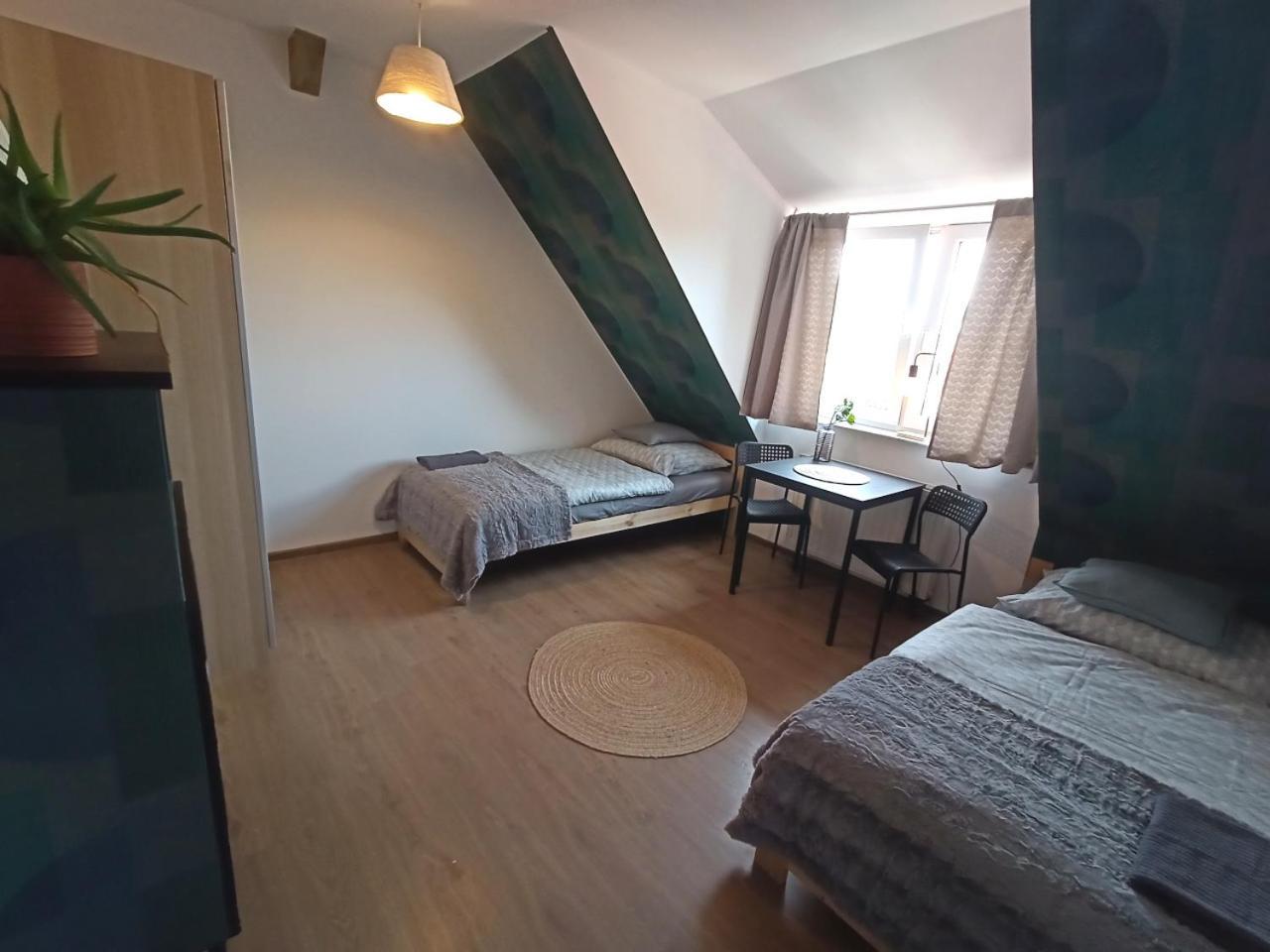 Lemuria Pokoje Hostel Chojnowska A Legnica Ngoại thất bức ảnh