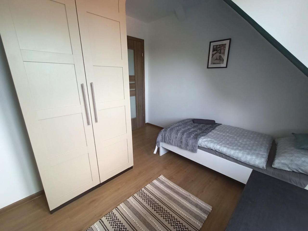 Lemuria Pokoje Hostel Chojnowska A Legnica Ngoại thất bức ảnh