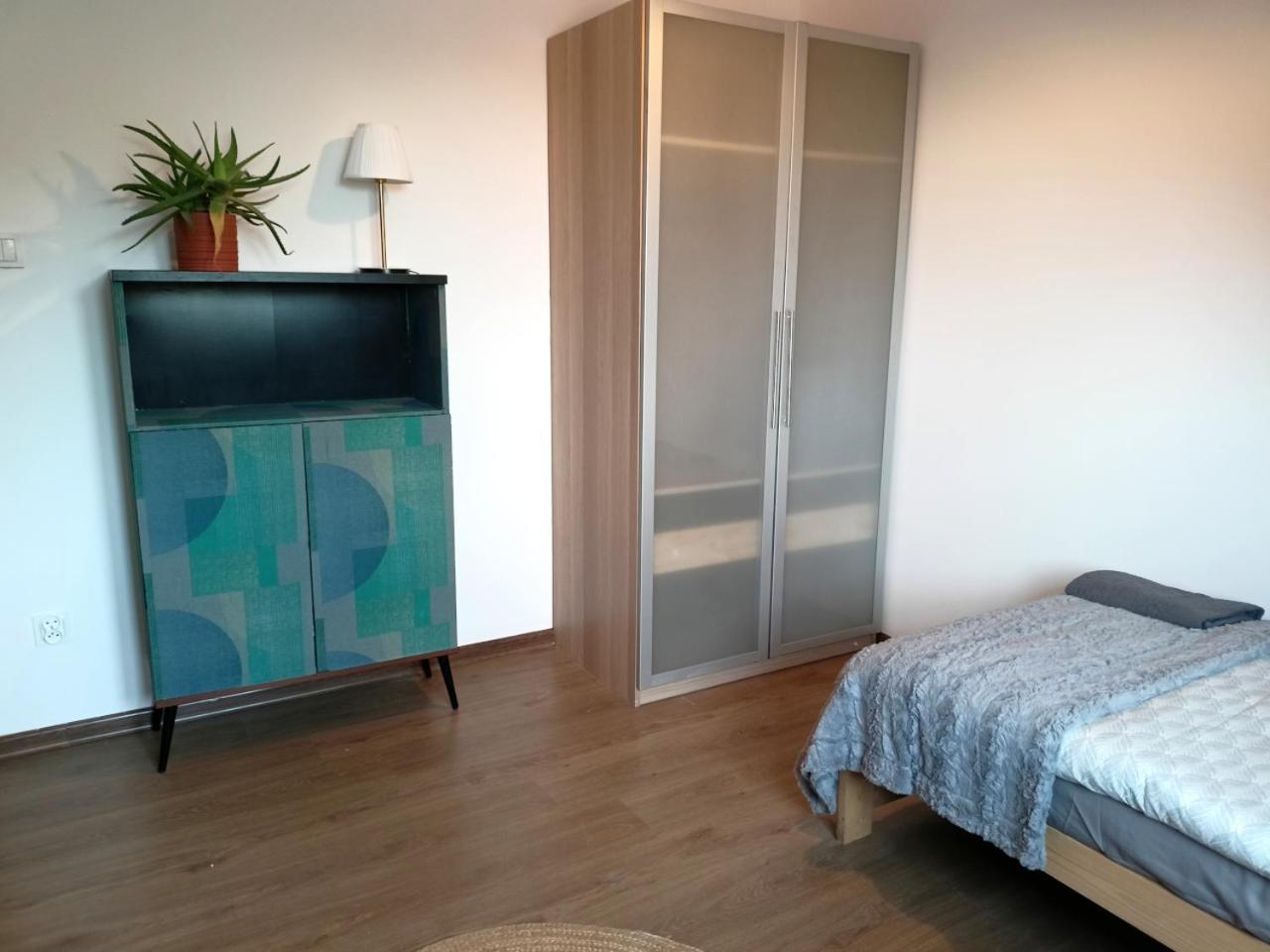 Lemuria Pokoje Hostel Chojnowska A Legnica Ngoại thất bức ảnh