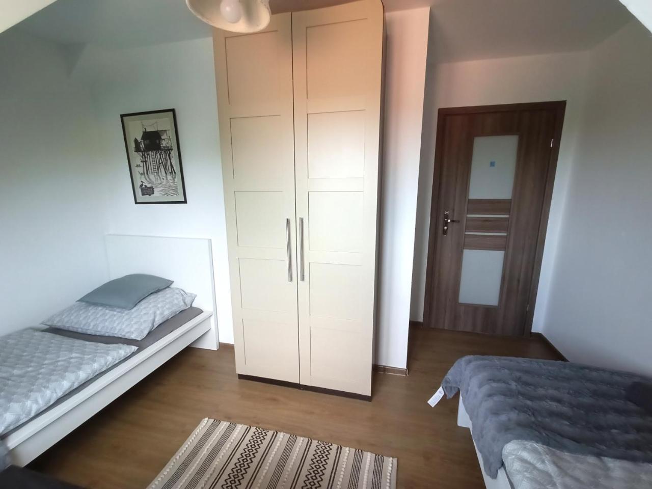 Lemuria Pokoje Hostel Chojnowska A Legnica Ngoại thất bức ảnh