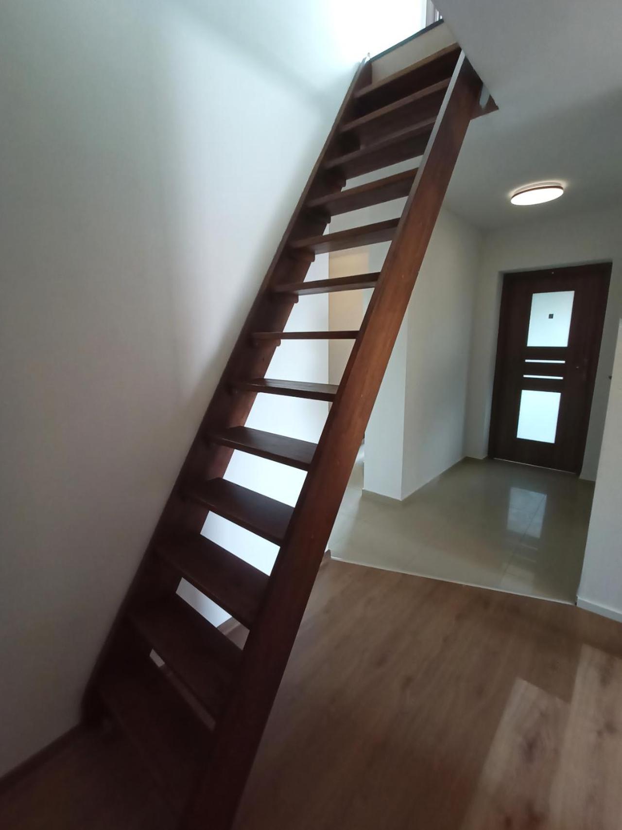 Lemuria Pokoje Hostel Chojnowska A Legnica Ngoại thất bức ảnh